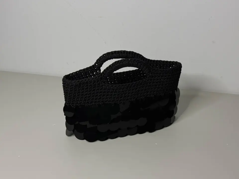 Borsa nera con paillettes